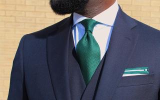 Какой галстук подойдет к синему костюму: советы модных стилистов